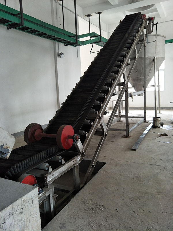 江西鋰電池廠(chǎng)大傾角皮帶